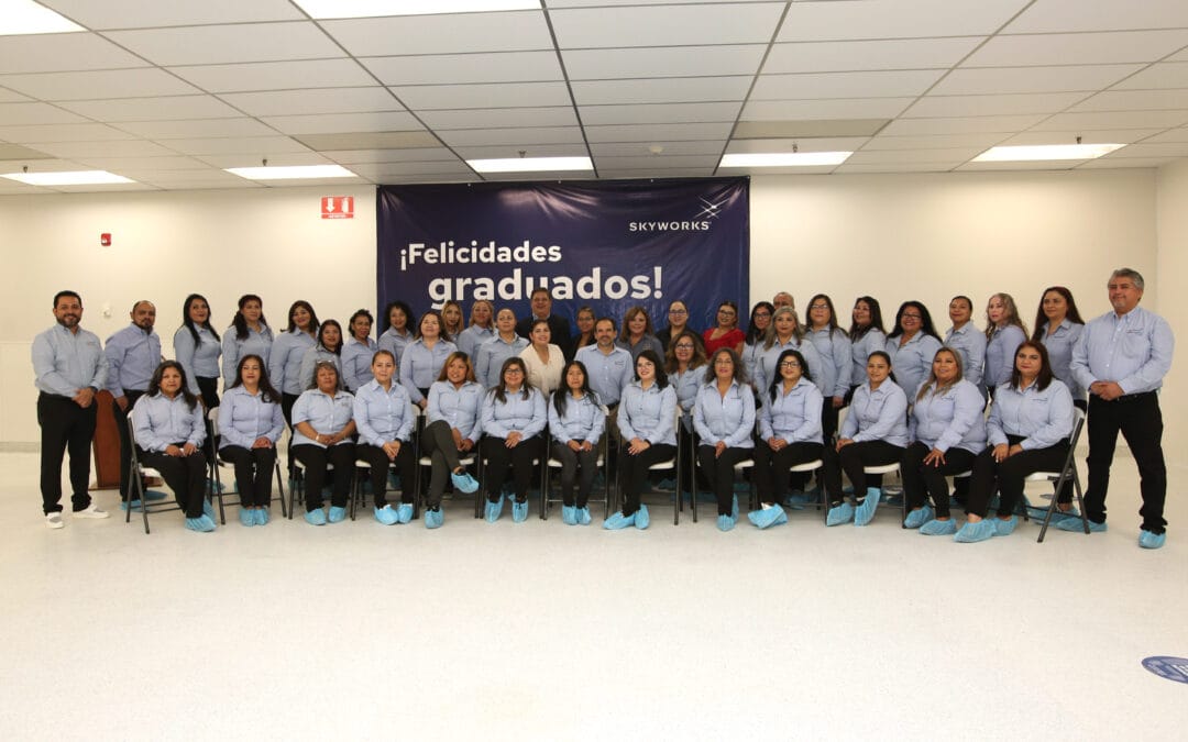 Se gradúa la tercera Generación de Preparatoria Abierta Skyworks