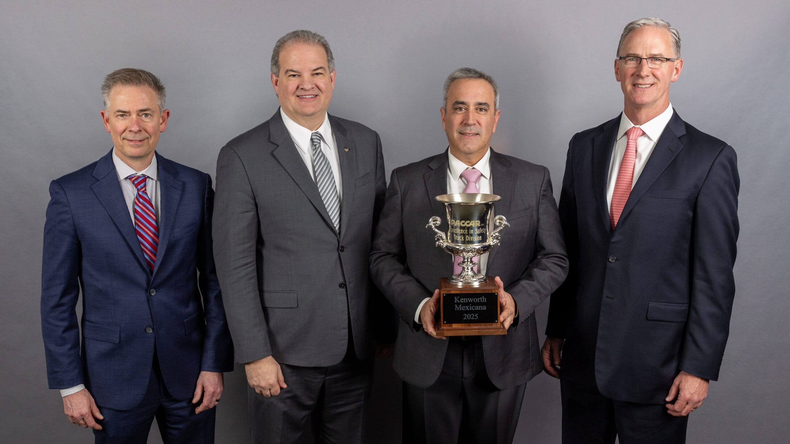 PACCAR México ganador de la Copa Presidente de Seguridad, Copa a la ...